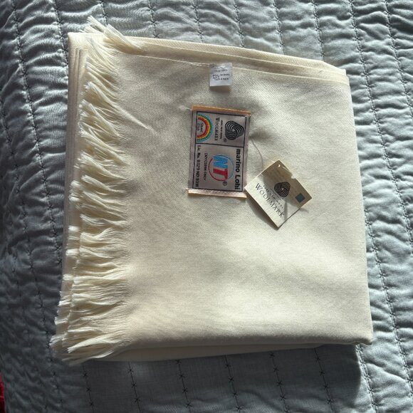 Marino Lohi Woolmark Pure New Wool Shawl -Brand New With Tags and Lic.No. on Tag - Picture 5 of 6